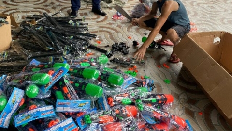 Nghệ An: Tiêu hủy 600 đồ chơi trẻ em không rõ nguồn gốc xuất xứ
