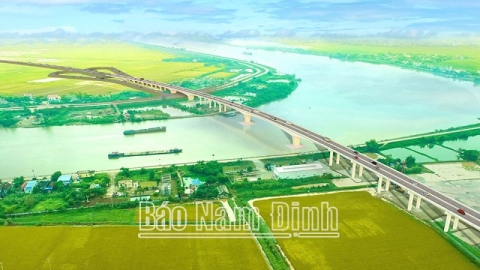 Thi công dự án xây dựng cầu vượt sông Đáy góp phần tạo liên kết vùng, thúc đẩy kinh tế - xã hội phát triển