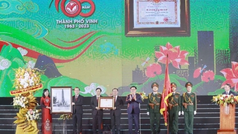Chủ tịch Quốc Hội tham dự lễ kỷ niệm 60 năm thành lập Thành phố Vinh và 235 Phượng hoàng Trung Đô
