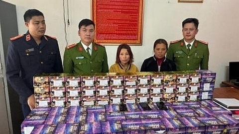 Nghệ An bắt giữ 02 đối tượng mua bán, tàng trữ trái phép 130 kg pháo nổ
