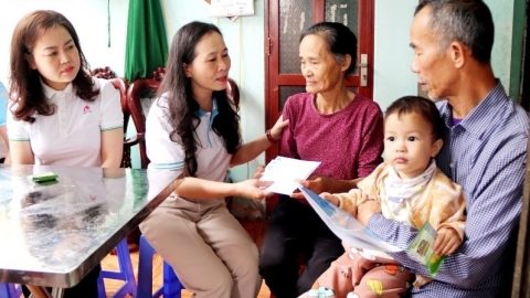 Thăm hỏi, trao kinh phí hỗ trợ cho trẻ mồ côi đặc biệt khó khăn tại Thanh Hóa