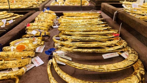 Vàng miếng sắp tiệm cận mốc 86 triệu đồng/lượng trong bối cảnh tiếp tục huỷ phiên đấu thầu vàng