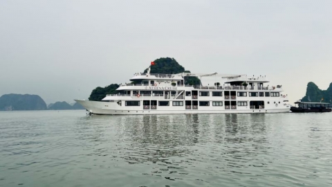 Tàu du lịch không được đón khách xem Carnaval Hạ Long 2024 trên biển