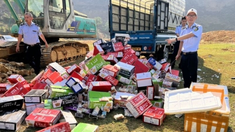 Lai Châu tiêu hủy 400 kg bánh nhập lậu