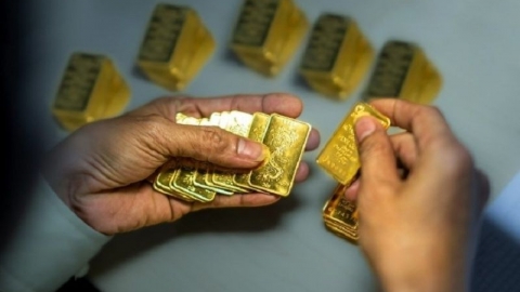 Kiến nghị bắt buộc không dùng tiền mặt khi mua bán vàng
