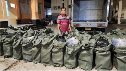 Kiên Giang tạm giữ đối tượng vận chuyển 29.600 bao thuốc lá lậu