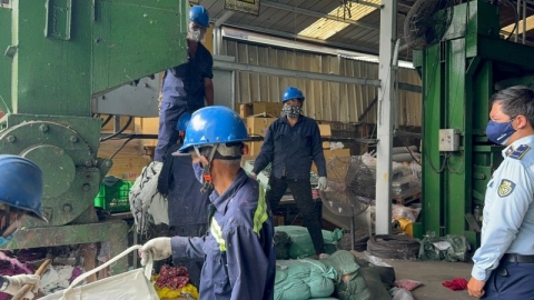 Cục Quản lý thị trường TP. Hồ Chí Minh tiêu hủy hơn 62.000 sản phẩm không đảm bảo chất lượng