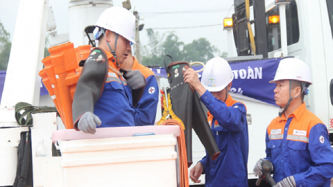 PC Lạng Sơn: Sửa chữa điện hotline đang góp phần nâng cao độ tin cậy cung cấp điện