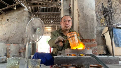 Làng nghề sản xuất cốc thủy tinh uống bia hơi độc quyền ở Nam Định