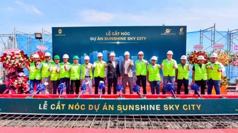 Tổ hợp căn hộ “chuẩn khách sạn ven sông Sài Gòn” - Sunshine Sky City cất nóc toà S4.
