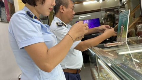 Nam Định: Cửa hàng vàng trang sức tại huyện Vụ Bản kinh doanh hàng hóa vi phạm