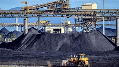 Trung Quốc: Tăng nhập khẩu khí đốt và than đá để xây dựng lại kho dự trữ