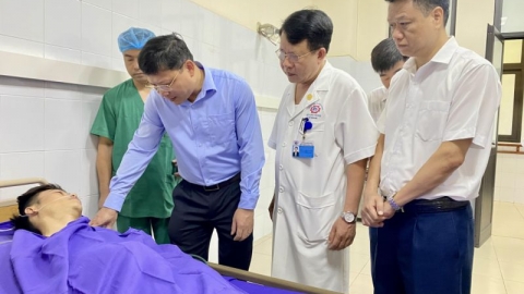 Lãnh đạo tỉnh Quảng Ninh thăm hỏi công nhân bị thương do tai nạn lao động tại Than Quang Hanh