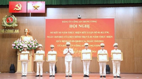 Gương mẫu, đi đầu, học tập, thực hiện Di chúc của Chủ tịch Hồ Chí Minh
