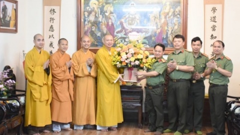 Lãnh đạo Công an tỉnh Thanh Hóa chúc mừng Đại lễ Phật đản năm 2024