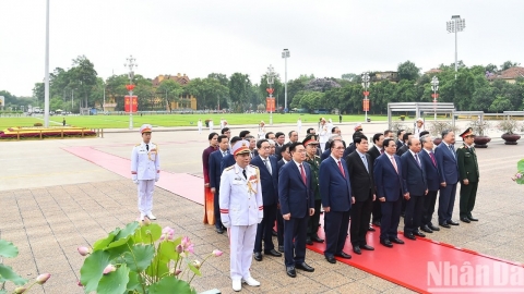 [Ảnh] Các đồng chí lãnh đạo Đảng, Nhà nước vào Lăng viếng Chủ tịch Hồ Chí Minh