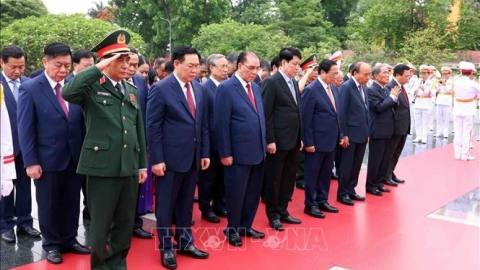 Lãnh đạo Đảng, Nhà nước viếng Chủ tịch Hồ Chí Minh và các Anh hùng Liệt sỹ