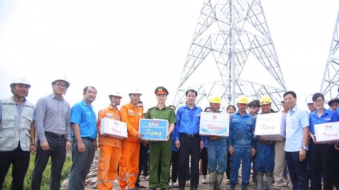 Bí thư Trung ương Đoàn Ngô Văn Cương thăm, động viên đội tình nguyện hỗ trợ xây dựng đường dây 500kV