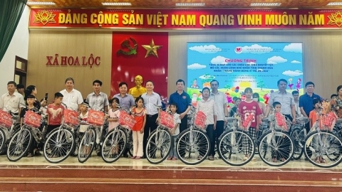 Tặng xe đạp cho trẻ khuyết tật, mồ côi, hoàn cảnh khó khăn tại Thanh Hóa