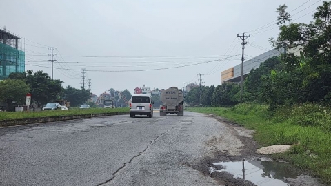 Nhiều đoạn thuộc tuyến đường Nguyễn Tất Thành, tỉnh Vĩnh Phúc đã xuống cấp nghiêm trọng