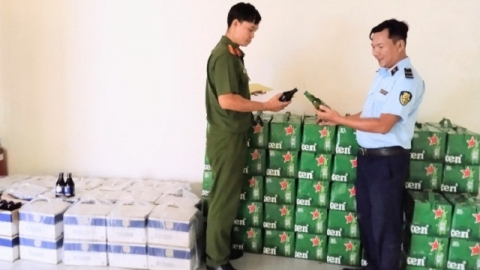 Phú Yên tạm giữ hơn 2.000 chai bia ngoại vận chuyển trái phép