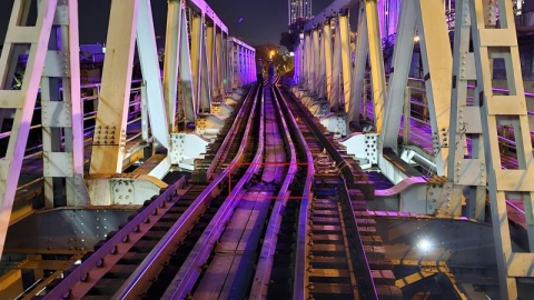 Sà lan đâm lệch cầu Quay cũ, tuyến đường sắt Hà Nội - Hải Phòng tạm dừng