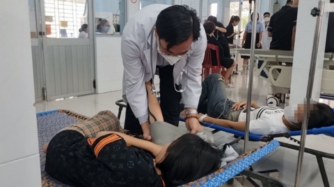 Khẩn trương xác minh vụ 63 công nhân nhập viện nghi ngộ độc thực phẩm ở Bình Phước