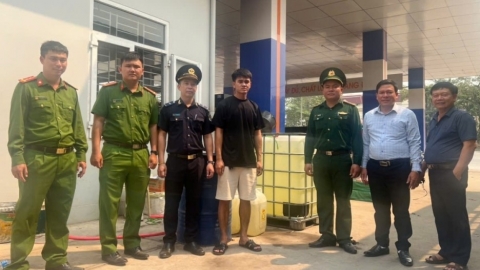 Hải quan cửa khẩu Lao Bảo: Xử phạt đối tượng vận chuyển trái phép dầu Diesel qua biên giới