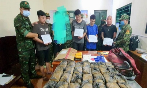 Bắt giữ 04 đối tượng vận chuyển 174.000 viên ma túy tại Lào Cai