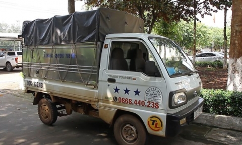 Phát hiện xe tải vận chuyển 60 can thuốc bảo vệ thực vật không rõ nguồn gốc
