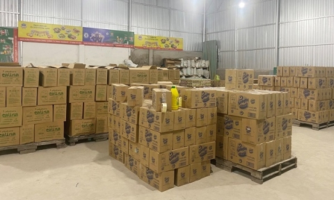 Phát hiện hàng chục nghìn chai nước rửa chén, lau sàn vi phạm nhãn mác ở An Giang
