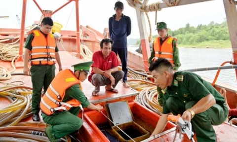 Phát hiện 2 tàu vận chuyển hàng trăm ngàn lít dầu DO không rõ nguồn gốc