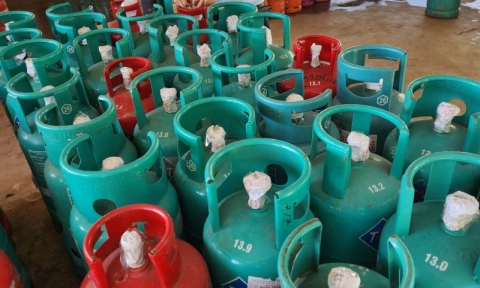 Tạm giữ hơn 140 bình gas chai (LPG chai) có dấu hiệu giả nhãn hàng hóa tại Thanh Hóa