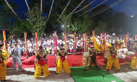 Phóng sự ảnh “Đêm hội Trăng rằm” tại Chùa Pháp Hải