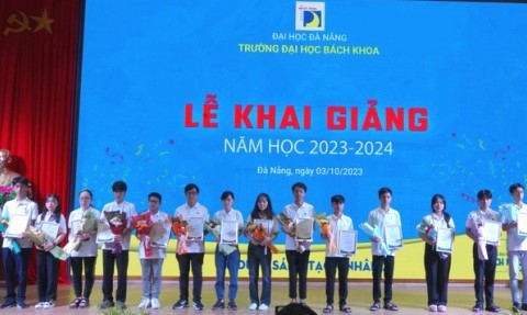 Trường ĐH Bách khoa Đà Nẵng trao học bổng tại lễ khai giảng năm học 2023 - 2024