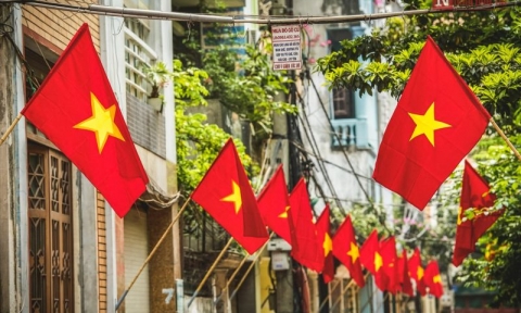 TP. Hồ Chí Minh thông báo về việc treo cờ Tổ quốc và nghỉ Tết Dương lịch