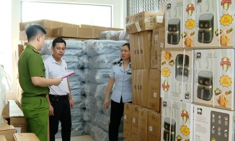 Ninh Bình tạm giữ hàng nghìn sản phẩm hàng hóa dân dụng nhập lậu