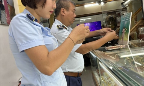 Nam Định: Cửa hàng vàng trang sức tại huyện Vụ Bản kinh doanh hàng hóa vi phạm