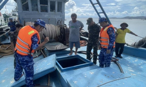 BTL Vùng Cảnh sát biển 3: Phối hợp bắt tàu vận chuyển dầu 90.000 lít dầu DO trái phép