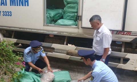 Lạng Sơn: Kiểm tra, bắt giữ 4 tấn chân gà không rõ nguồn gốc xuất xứ