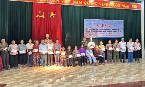 Tặng 100 suất quà tri ân các thân nhân gia đình liệt sĩ tại Thanh Hóa