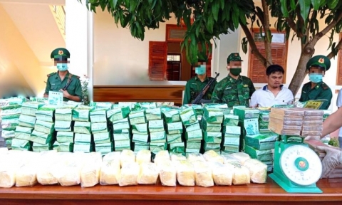 Bắt giữ 8 đối tượng vận chuyển 198 kg ma túy từ Lào vào Việt Nam