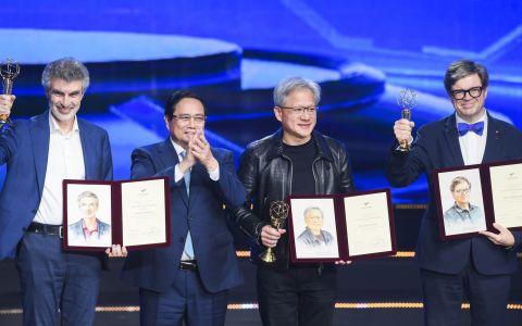 “Cha đẻ AI” Geoffrey Hinton: Giải VinFuture linh hoạt hơn Giải Nobel