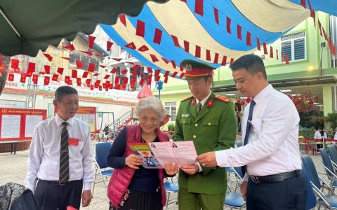 Hải Phòng: Tính đến 17 giờ ngày 15/3, tỷ lệ cử tri đi bỏ phiếu đạt hơn 97.87%
