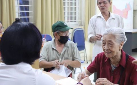 Bổ sung nhóm đối tượng hưởng trợ cấp hàng tháng vào lộ trình tăng lương từ 1/7