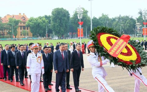 [Ảnh] Ban Chấp hành Trung ương Đảng vào Lăng viếng Chủ tịch Hồ Chí Minh