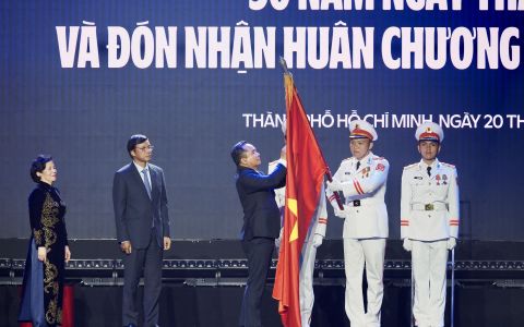 Vinamilk đón nhận Huân chương độc lập hạng nhất tại dấu mốc 50 năm