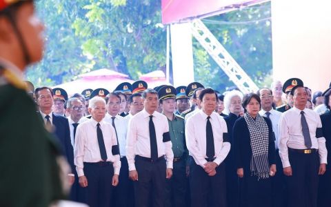 Thủ tướng dự Lễ viếng, truy điệu và an táng hài cốt liệt sĩ tại Công viên Lê Thị Riêng