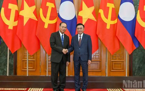 [Ảnh] Thường trực Ban Bí thư Trần Cẩm Tú hội đàm với Thường trực Ban Bí thư Trung ương Đảng Nhân dân Cách mạng Lào Vilay Vikhamphong
