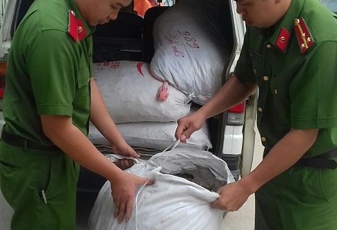 Lạng Sơn: Bắt 2 xe ô tô vận chuyển thuốc bắc nhập lậu